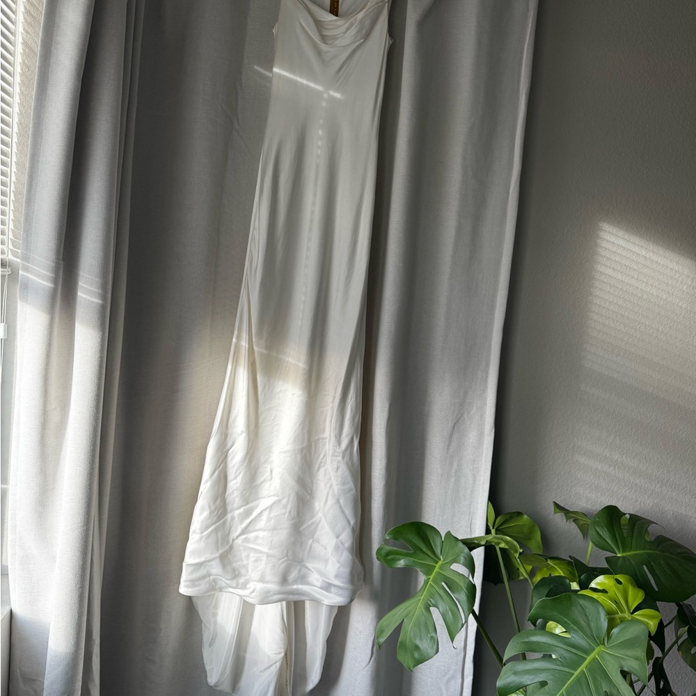 Chic Ivory Bridal Gown